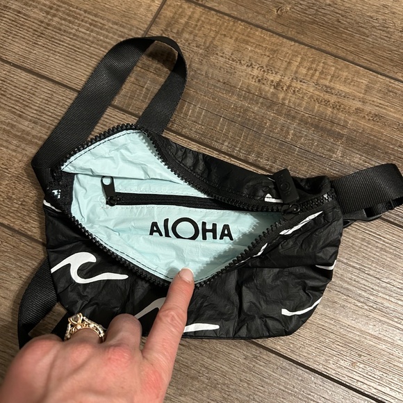 Aloha Collection Wave Hip Pack/ Fanny Pack seaside - Picture 2 of 3